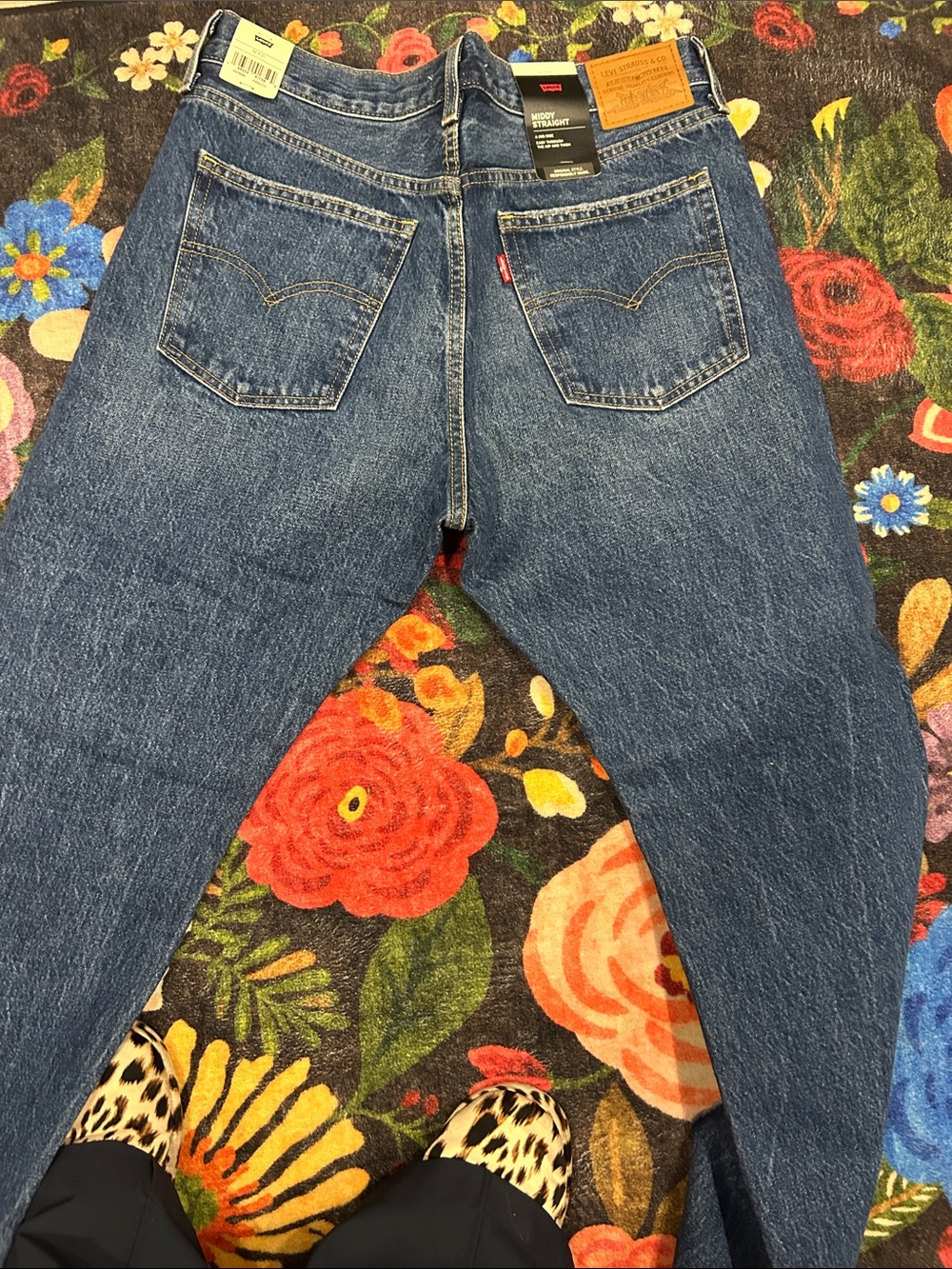 Levi's Women's Straight Leg Jeans in Medium Blue Denim - Picture 3 of 5